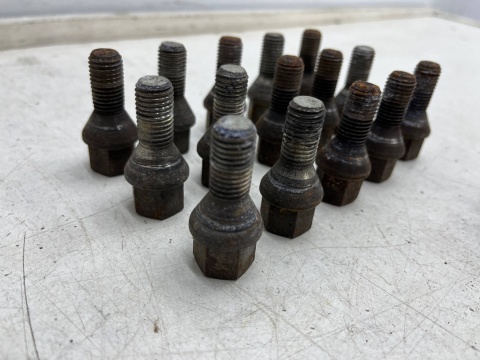 Śruby do felg alumiowych Opel Suzuki M12x1,5 Stożkowe długość gwintu 22mm. śruba do kół komplet 16 sztuk na klucz 17 Śruby do felg alumiowych Opel Suzuki M12x1,5 Stożkowe długość gwintu 22mm. śruba do kół komplet 16 sztuk na klucz 17