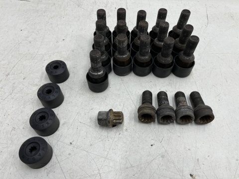 Śruby do felg stalowych VW Volkswagen Audi Seat Skoda sferyczne zabezpieczające antykradzieżowe kapsle do kół komplet 20 sztuk Śruby do felg stalowych VW Volkswagen Audi Seat Skoda sferyczne zabezpieczające antykradzieżowe kapsle do kół komplet 20 sztuk