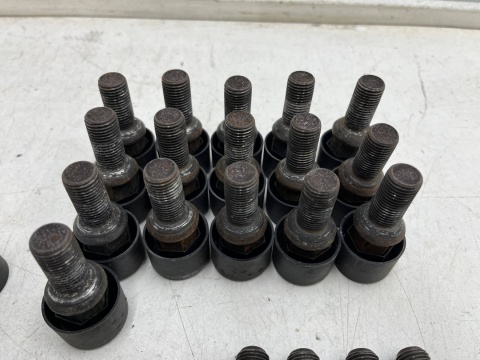Śruby do felg stalowych VW Volkswagen Audi Seat Skoda sferyczne zabezpieczające antykradzieżowe kapsle do kół komplet 20 sztuk Śruby do felg stalowych VW Volkswagen Audi Seat Skoda sferyczne zabezpieczające antykradzieżowe kapsle do kół komplet 20 sztuk