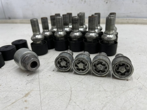 Śruby do felg stalowych VW Volkswagen Audi Seat Skoda sferyczne zabezpieczające antykradzieżowe kapsle do kół komplet 20 sztuk Śruby do felg stalowych VW Volkswagen Audi Seat Skoda sferyczne zabezpieczające antykradzieżowe kapsle do kół komplet 20 sztuk