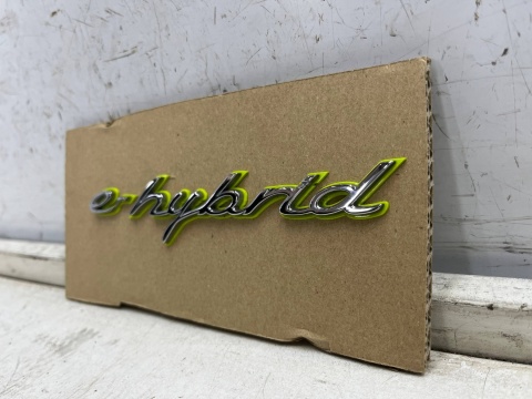 Znaczek Porsche e-hybrid Emblemat napis ORYGNALNY używany Znaczek Porsche e-hybrid Emblemat napis ORYGNALNY używany