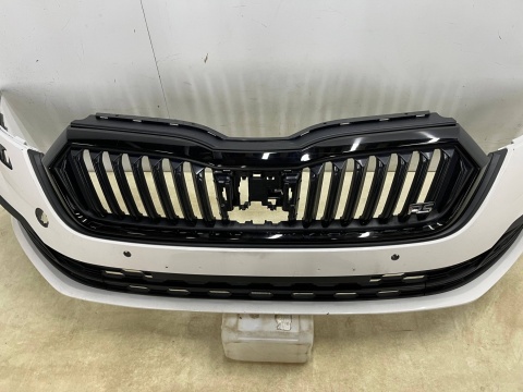 Zderzak przedni Skoda Octavia IV 4 5E3 19r.- przód 5E3807221 Zderzak przedni Skoda Octavia IV 4 5E3 19r.- przód 5E3807221