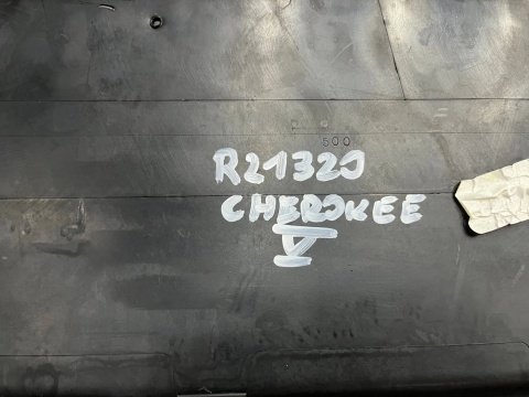 Zderzak tylny Jeep Cherokee 5 V KL 13-18r. Przedlift tył dokładka dolna 4XPDC 68203261AA Zderzak tylny Jeep Cherokee 5 V KL 13-18r. Przedlift tył dokładka dolna 4XPDC 68203261AA