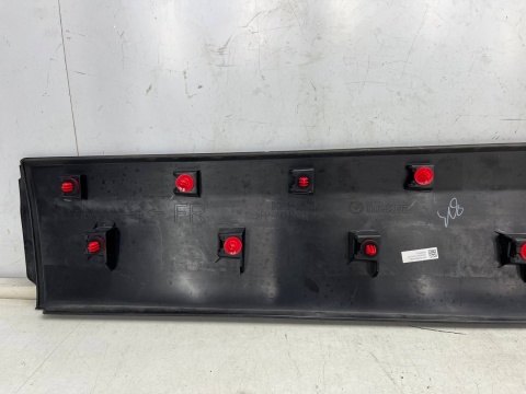 Listwa Mazda CX-30 CX30 2019r.- prawa przednia dolna nakładka drzwi dgh9-51ra1 Listwa Mazda CX-30 CX30 2019r.- prawa przednia dolna nakładka drzwi dgh9-51ra1