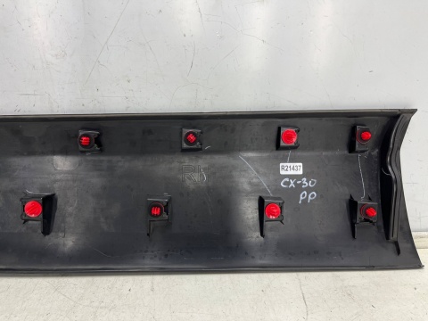 Listwa Mazda CX-30 CX30 2019r.- prawa przednia dolna nakładka drzwi dgh9-51ra1 Listwa Mazda CX-30 CX30 2019r.- prawa przednia dolna nakładka drzwi dgh9-51ra1