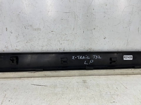 Listwa Nissan X-Trail 3 III T32 13-21r. lewa przednia dolna nakładka drzwi lewy przód 80877-4ce0a Listwa Nissan X-Trail 3 III T32 13-21r. lewa przednia dolna nakładka drzwi lewy przód 80877-4ce0a