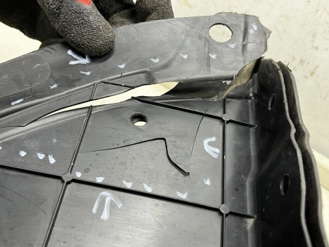 Nadkole Mazda CX-30 CX30 19r.- prawy przedni trójkąt pod zderzak osłona prawy przód dgh956133 dgh956134 Nadkole Mazda CX-30 CX30 19r.- prawy przedni trójkąt pod zderzak osłona prawy przód dgh956133 dgh956134