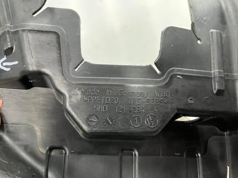 Osłona chłodnicy VW Golf 8 VIII 19r.- prawa kierownica powietrza pasa przedniego 5h0121284a Osłona chłodnicy VW Golf 8 VIII 19r.- prawa kierownica powietrza pasa przedniego 5h0121284a