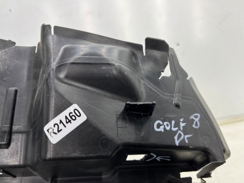 Osłona chłodnicy VW Golf 8 VIII 19r.- prawa kierownica powietrza pasa przedniego 5h0121284a Osłona chłodnicy VW Golf 8 VIII 19r.- prawa kierownica powietrza pasa przedniego 5h0121284a