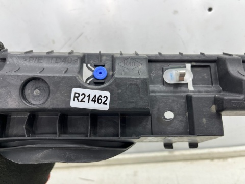 Ślizg Renault Scenic 4 IV 16-22r. mocowanie listwy progu prawego wspornik uchwyt prawy przód część tylna 764a88097r