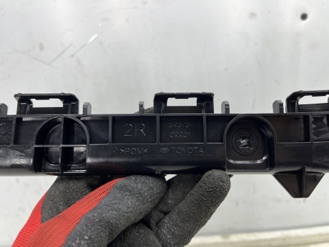 Ślizg Toyota Corolla E21 XII kombi 18r.- NOWE prawe tylne mocowanie zderzaka wspornik uchwyt prawy tył 52535-k0010 Ślizg Toyota Corolla E21 XII kombi 18r.- NOWE prawe tylne mocowanie zderzaka wspornik uchwyt prawy tył 52535-k0010