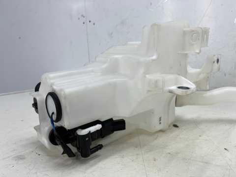 Zbiorniczek spryskiwaczy Mazda 2 III DJ DL LIFT 19r.- góra wlewu klapka miarka DWA silniczki Zbiorniczek spryskiwaczy Mazda 2 III DJ DL LIFT 19r.- góra wlewu klapka miarka DWA silniczki