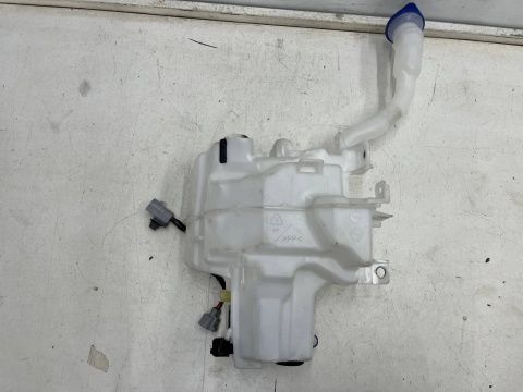 Zbiorniczek spryskiwaczy Mazda 2 III DJ DL LIFT 19r.- góra wlewu klapka miarka DWA silniczki Zbiorniczek spryskiwaczy Mazda 2 III DJ DL LIFT 19r.- góra wlewu klapka miarka DWA silniczki