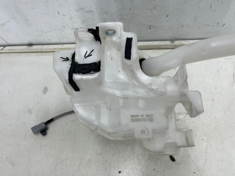 Zbiorniczek spryskiwaczy Mazda 2 III DJ DL LIFT 19r.- góra wlewu klapka miarka DWA silniczki Zbiorniczek spryskiwaczy Mazda 2 III DJ DL LIFT 19r.- góra wlewu klapka miarka DWA silniczki