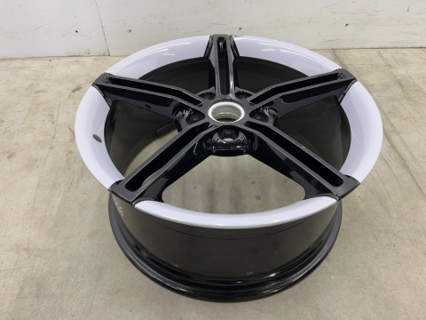 Felga Porsche Taycan 9,5jx21 H2 ET60 5x130 pojedyncza sztuka 21 cali oryginalna 9j1601025aa Felga Porsche Taycan 9,5jx21 H2 ET60 5x130 pojedyncza sztuka 21 cali oryginalna 9j1601025aa