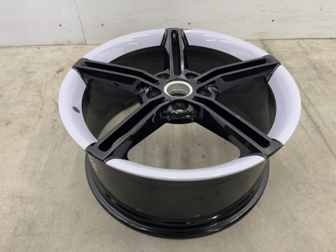 Felga Porsche Taycan 9,5jx21 H2 ET60 5x130 pojedyncza sztuka 21 cali oryginalna 9j1601025aa Felga Porsche Taycan 9,5jx21 H2 ET60 5x130 pojedyncza sztuka 21 cali oryginalna 9j1601025aa