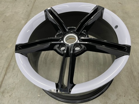 Felga Porsche Taycan 9,5jx21 H2 ET60 5x130 pojedyncza sztuka 21 cali oryginalna 9j1601025aa Felga Porsche Taycan 9,5jx21 H2 ET60 5x130 pojedyncza sztuka 21 cali oryginalna 9j1601025aa