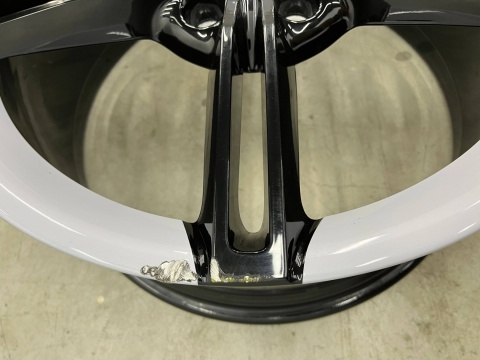 Felga Porsche Taycan 9,5jx21 H2 ET60 5x130 pojedyncza sztuka 21 cali oryginalna 9j1601025aa Felga Porsche Taycan 9,5jx21 H2 ET60 5x130 pojedyncza sztuka 21 cali oryginalna 9j1601025aa