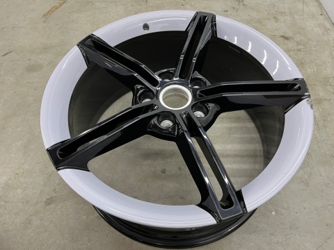 Felga Porsche Taycan 9,5jx21 H2 ET60 5x130 pojedyncza sztuka 21 cali oryginalna 9j1601025aa Felga Porsche Taycan 9,5jx21 H2 ET60 5x130 pojedyncza sztuka 21 cali oryginalna 9j1601025aa