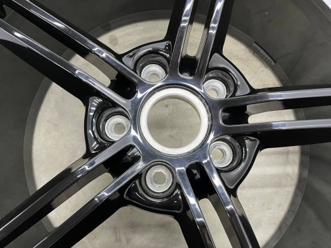 Felga Porsche Taycan 9,5jx21 H2 ET60 5x130 pojedyncza sztuka 21 cali oryginalna 9j1601025aa Felga Porsche Taycan 9,5jx21 H2 ET60 5x130 pojedyncza sztuka 21 cali oryginalna 9j1601025aa