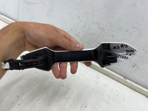 Klamka Audi A3 8y 20r.- KEYLESS prawa przednia zewnętrzna rączka prawy przód 8y0837206a 8y0839240a