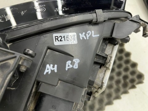 Lampa reflektor Audi A4 B8 07-11r. LEWA PRAWA przednia kompletna BI Xenon BiXsenon nieskrętny Europa oryginal Tuning KOMPLET Lampa reflektor Audi A4 B8 07-11r. LEWA PRAWA przednia kompletna BI Xenon BiXsenon nieskrętny Europa oryginal Tuning KOMPLET