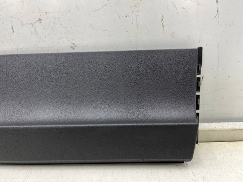 Listwa Porsche Cayenne III 9y 17r.- prawa tylna dolna nakładka drzwi bocznych STRUKTURA prawy tył 9y0839096d Listwa Porsche Cayenne III 9y 17r.- prawa tylna dolna nakładka drzwi bocznych STRUKTURA prawy tył 9y0839096d