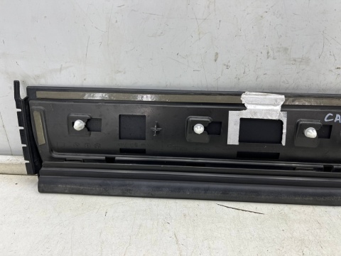 Listwa Porsche Cayenne III 9y 17r.- prawa tylna dolna nakładka drzwi bocznych STRUKTURA prawy tył 9y0839096d Listwa Porsche Cayenne III 9y 17r.- prawa tylna dolna nakładka drzwi bocznych STRUKTURA prawy tył 9y0839096d