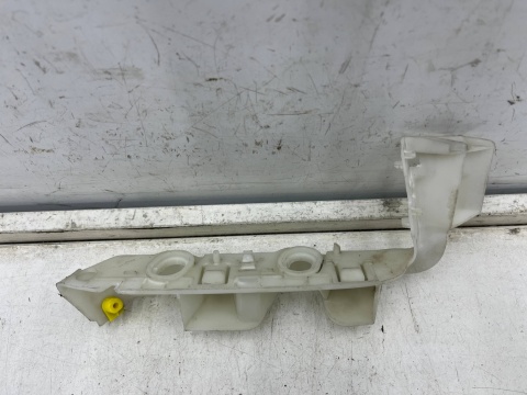 Ślizg Audi A4 B9 8w lift 19-24r. prawe przednie mocowanie uchwyt zderzaka prawy przód 8w0807284e Ślizg Audi A4 B9 8w lift 19-24r. prawe przednie mocowanie uchwyt zderzaka prawy przód 8w0807284e