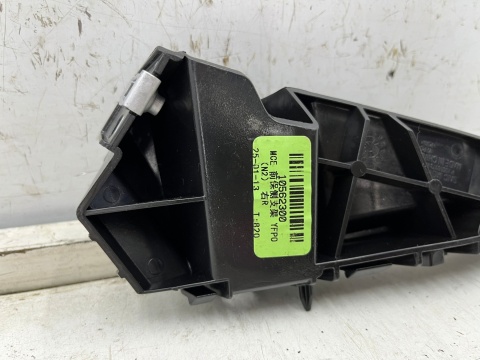 Ślizg MG ZS II 24r.- prawe przednie mocowanie zderzaka wspornik prawy przód NOWY 10562300 p10699373 Ślizg MG ZS II 24r.- prawe przednie mocowanie zderzaka wspornik prawy przód NOWY 10562300 p10699373