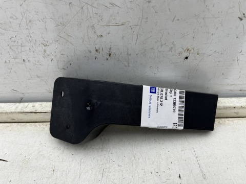 Ślizg Opel Zafira C Zafira Tourer 12-19r. NOWE prawe tylne mocowanie zderzaka wspornik prawy tył 13300749 Ślizg Opel Zafira C Zafira Tourer 12-19r. NOWE prawe tylne mocowanie zderzaka wspornik prawy tył 13300749