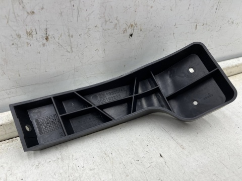 Ślizg Opel Zafira C Zafira Tourer 12-19r. NOWE prawe tylne mocowanie zderzaka wspornik prawy tył 13300749 Ślizg Opel Zafira C Zafira Tourer 12-19r. NOWE prawe tylne mocowanie zderzaka wspornik prawy tył 13300749