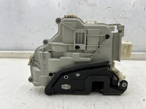 Zamek drzwi Audi A4 B9 8w A6 C7 A3 8v Q3 8u Q7 4m Q5 Touareg Audi Q5 A5 8w 15-24r. LEWY tylny zamek drzwi lewy tył 4g0839015h Zamek drzwi Audi A4 B9 8w A6 C7 A3 8v Q3 8u Q7 4m Q5 Touareg Audi Q5 A5 8w 15-24r. LEWY tylny zamek drzwi lewy tył 4g0839015h