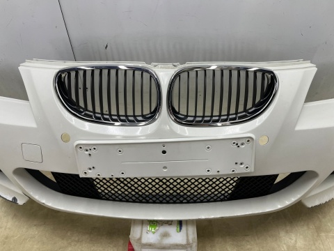 Zderzak przedni BMW 5 E60 E61 M-Pakiet 03-10r. przód 4XPDC spryski 7896582
