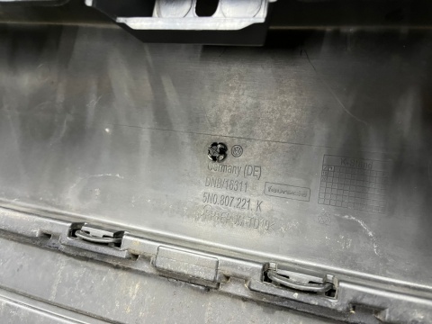 Zderzak przedni VW Tiguan 1 I 11-16r. Lift przód 6XPDC spryski 5N0807221K Zderzak przedni VW Tiguan 1 I 11-16r. Lift przód 6XPDC spryski 5N0807221K