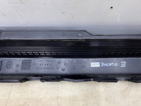 Zderzak tylny Fiat Ducato Jumper Movano C Boxer ProMaster Proace Max 06r.- tył środek próg 4XPDC 1305763070 Zderzak tylny Fiat Ducato Jumper Movano C Boxer ProMaster Proace Max 06r.- tył środek próg 4XPDC 1305763070