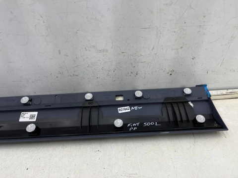 Listwa Fiat 500L LIFT 17-22r. NOWA prawa przednia DOLNA nakładka drzwi boczna prawy przód 735651106 Listwa Fiat 500L LIFT 17-22r. NOWA prawa przednia DOLNA nakładka drzwi boczna prawy przód 735651106