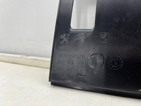 Nakładka progu bagażnika Citroen C3 III 16-24r. NOWA osłona listwa próg tapicerka 98118575zd Nakładka progu bagażnika Citroen C3 III 16-24r. NOWA osłona listwa próg tapicerka 98118575zd