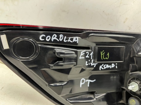 Lampa Toyota Corolla XII E21 kombi LIFT 22r.- PRAWA tylna w błotnik oryginalna Europa Lampa Toyota Corolla XII E21 kombi LIFT 22r.- PRAWA tylna w błotnik oryginalna Europa