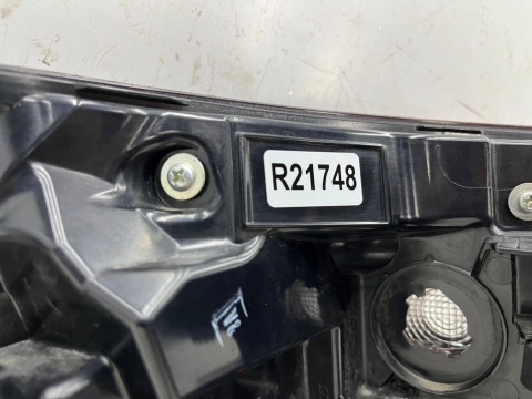 Lampa Toyota Corolla XII E21 kombi LIFT 22r.- PRAWA tylna w błotnik oryginalna Europa Lampa Toyota Corolla XII E21 kombi LIFT 22r.- PRAWA tylna w błotnik oryginalna Europa