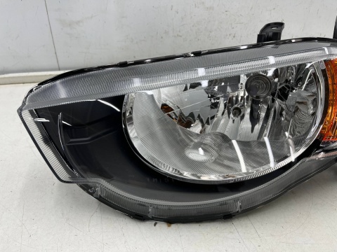 Lampa reflektor Mitsubishi Colt 6 VI Z30 LIFT 08-12r. NOWA lewa przednia ORYGINALNA lewy przód EUROPA 8301b179 Lampa reflektor Mitsubishi Colt 6 VI Z30 LIFT 08-12r. NOWA lewa przednia ORYGINALNA lewy przód EUROPA 8301b179