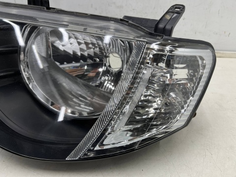 Lampa reflektor Mitsubishi L200 KA KB 05-10r. LEWA przednia H4 oryginalna lewy przód EU 8301b461 Lampa reflektor Mitsubishi L200 KA KB 05-10r. LEWA przednia H4 oryginalna lewy przód EU 8301b461