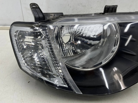 Lampa reflektor Mitsubishi L200 KA KB 05-10r. PRAWA przednia H4 oryginalna prawy przód EU 8301b462 Lampa reflektor Mitsubishi L200 KA KB 05-10r. PRAWA przednia H4 oryginalna prawy przód EU 8301b462