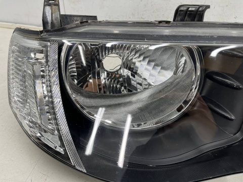 Lampa reflektor Mitsubishi L200 KA KB 05-10r. PRAWA przednia H4 oryginalna prawy przód EU 8301b462 Lampa reflektor Mitsubishi L200 KA KB 05-10r. PRAWA przednia H4 oryginalna prawy przód EU 8301b462