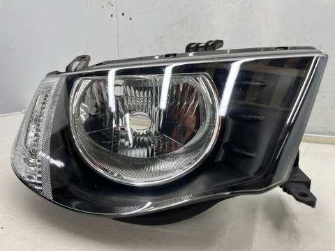 Lampa reflektor Mitsubishi L200 KA KB 05-10r. PRAWA przednia H4 oryginalna prawy przód EU 8301b462 Lampa reflektor Mitsubishi L200 KA KB 05-10r. PRAWA przednia H4 oryginalna prawy przód EU 8301b462
