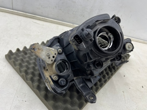 Lampa reflektor Mitsubishi L200 KA KB 05-10r. PRAWA przednia H4 oryginalna prawy przód EU 8301b462 Lampa reflektor Mitsubishi L200 KA KB 05-10r. PRAWA przednia H4 oryginalna prawy przód EU 8301b462