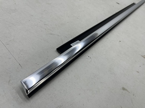 Listwa Audi Q5 I 8R 08-16r. NOWA lewa przednia listwa zgarniająca uszczelka zewnętrzna szyby drzwi CHROM lewy przód 8r0853283f Listwa Audi Q5 I 8R 08-16r. NOWA lewa przednia listwa zgarniająca uszczelka zewnętrzna szyby drzwi CHROM lewy przód 8r0853283f