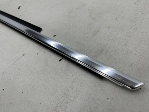Listwa Audi Q5 I 8R 08-16r. NOWA lewa przednia listwa zgarniająca uszczelka zewnętrzna szyby drzwi CHROM lewy przód 8r0853283f Listwa Audi Q5 I 8R 08-16r. NOWA lewa przednia listwa zgarniająca uszczelka zewnętrzna szyby drzwi CHROM lewy przód 8r0853283f