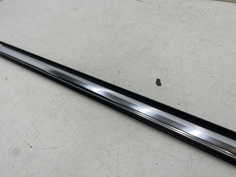 Listwa Audi Q5 I 8R 08-16r. NOWA lewa przednia listwa zgarniająca uszczelka zewnętrzna szyby drzwi CHROM lewy przód 8r0853283f Listwa Audi Q5 I 8R 08-16r. NOWA lewa przednia listwa zgarniająca uszczelka zewnętrzna szyby drzwi CHROM lewy przód 8r0853283f