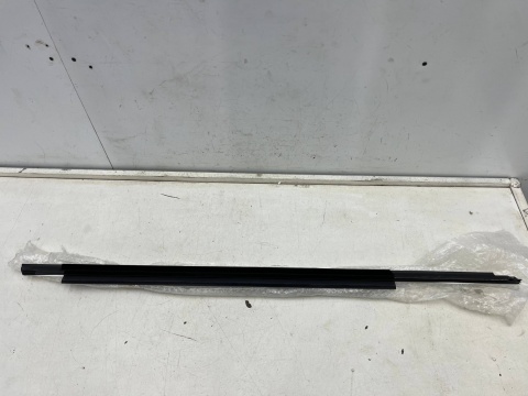 Listwa Audi Q5 I 8R 08-16r. NOWA lewa przednia listwa zgarniająca uszczelka zewnętrzna szyby drzwi CHROM lewy przód 8r0853283f Listwa Audi Q5 I 8R 08-16r. NOWA lewa przednia listwa zgarniająca uszczelka zewnętrzna szyby drzwi CHROM lewy przód 8r0853283f